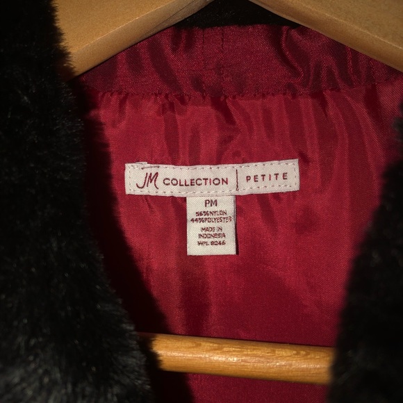 Red vest with faux fur trim - Picture 2 of 3